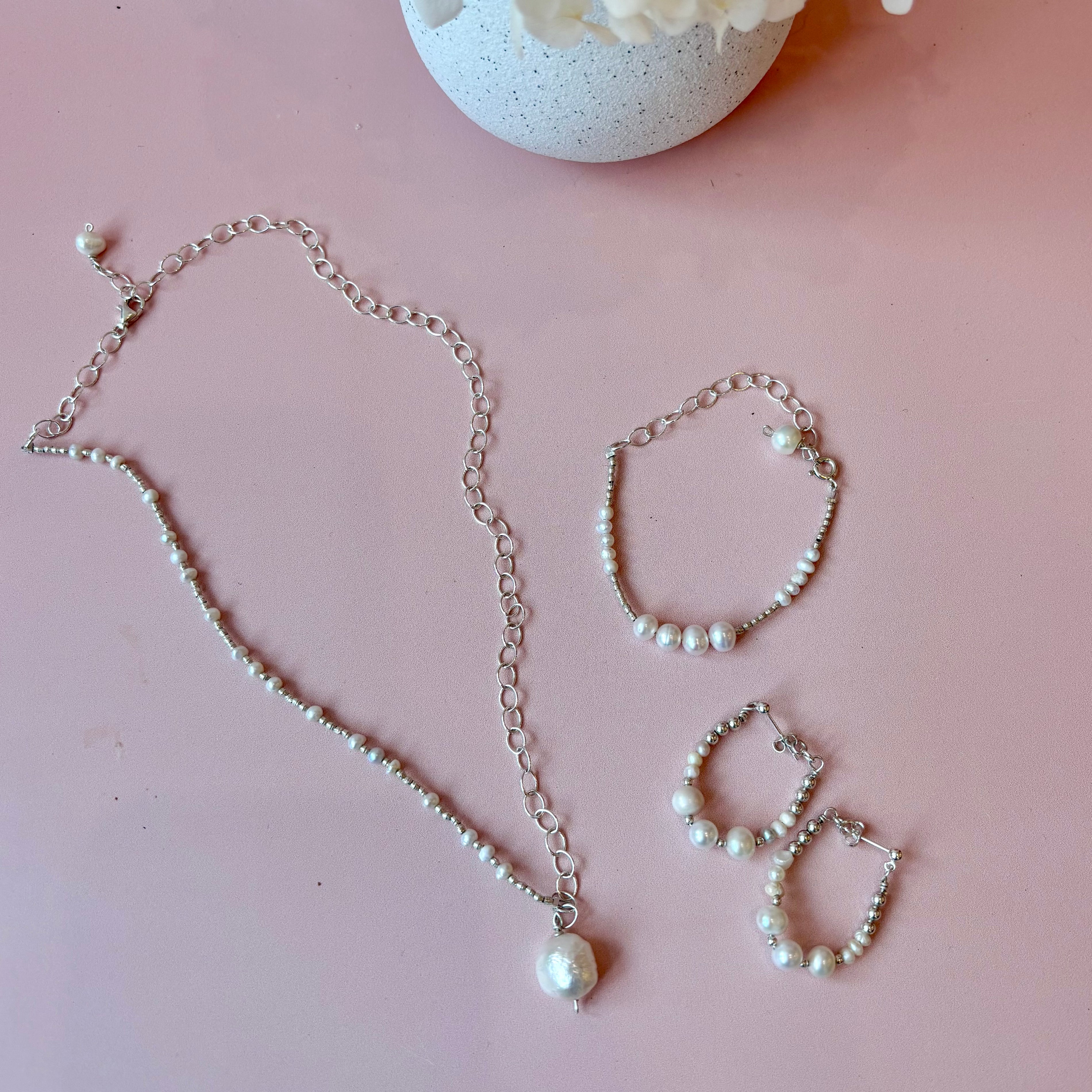 Feile Pearl Necklace