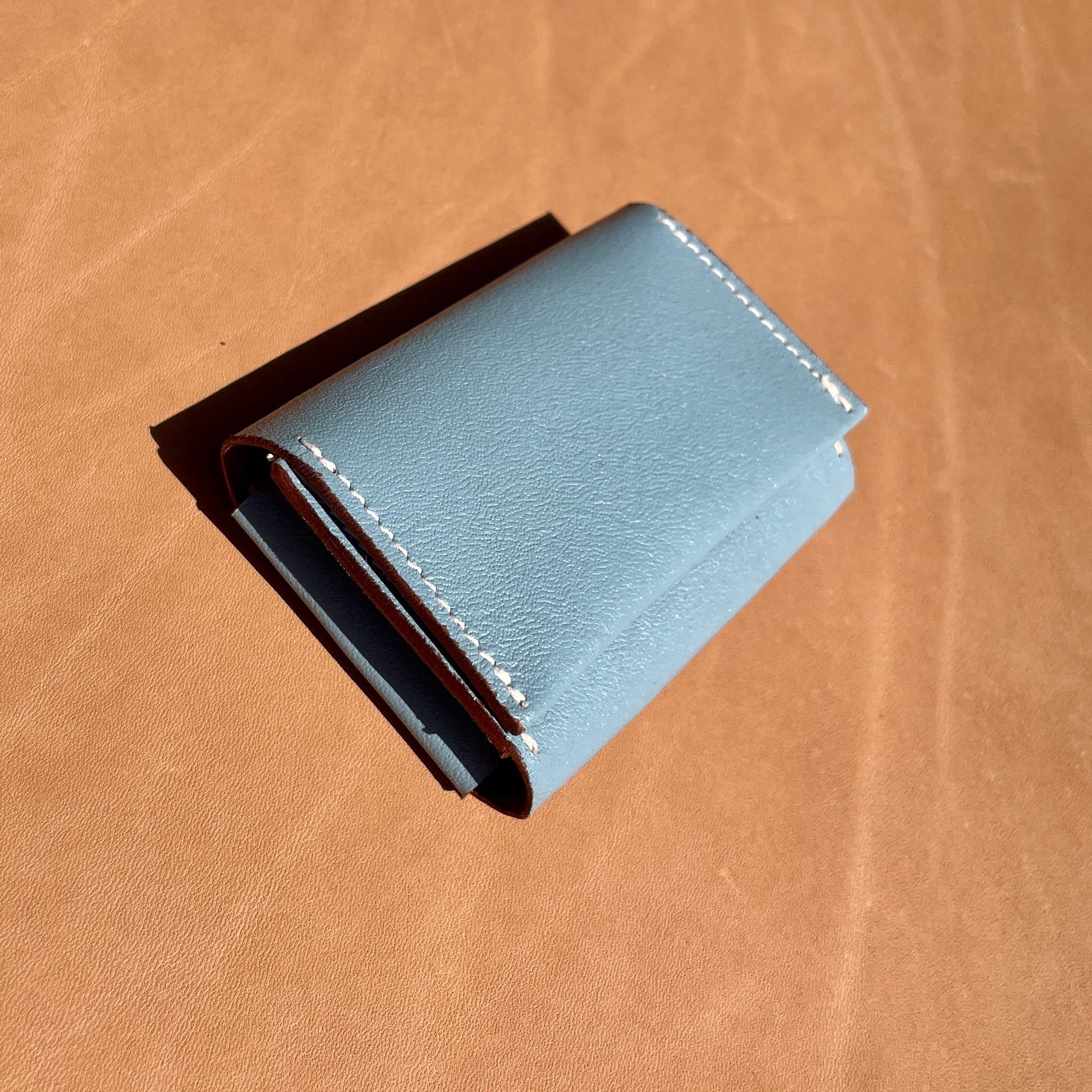 Handmade Leather Magnetic Close Card Wallet - Busy Body