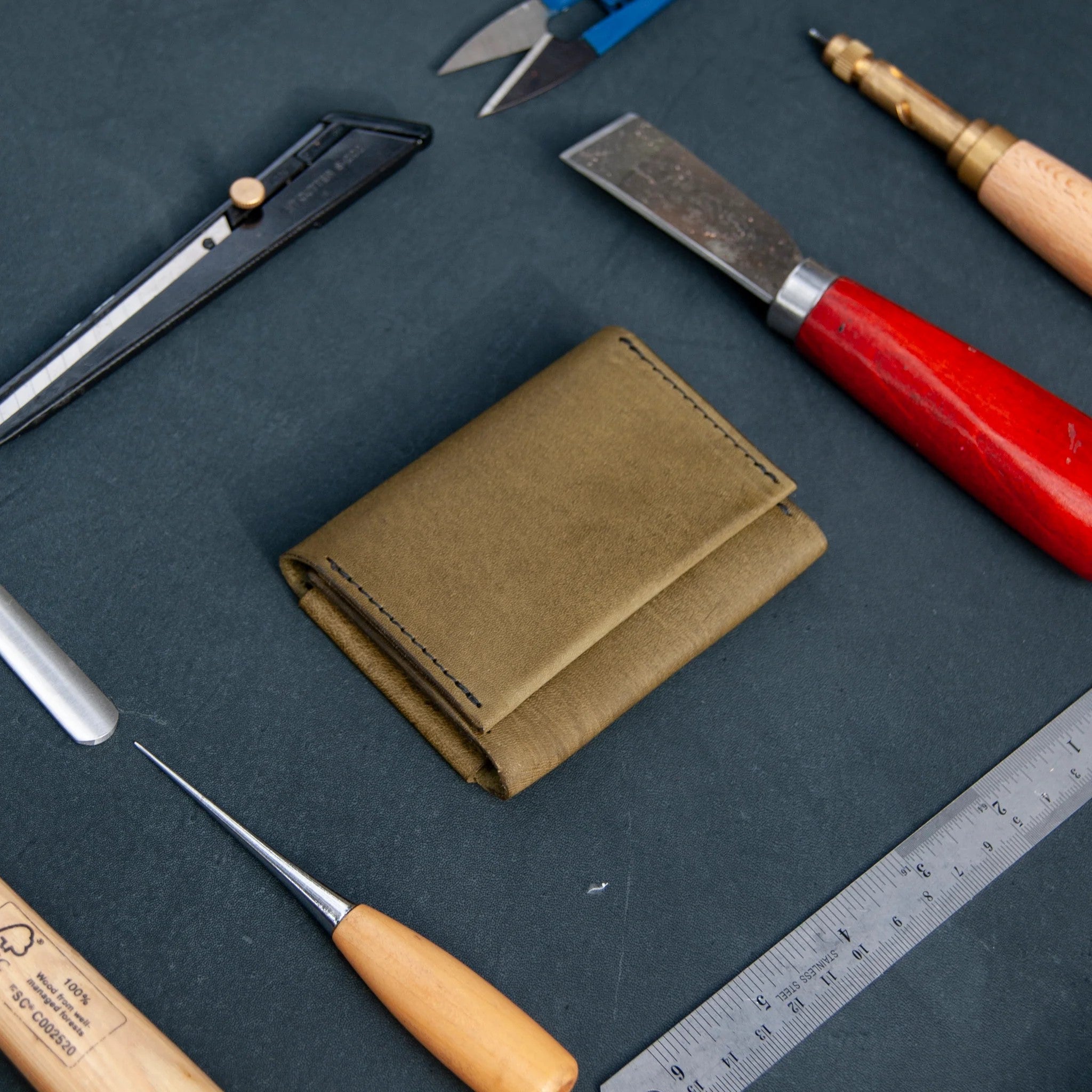 Handmade Leather Magnetic Close Card Wallet - Busy Body