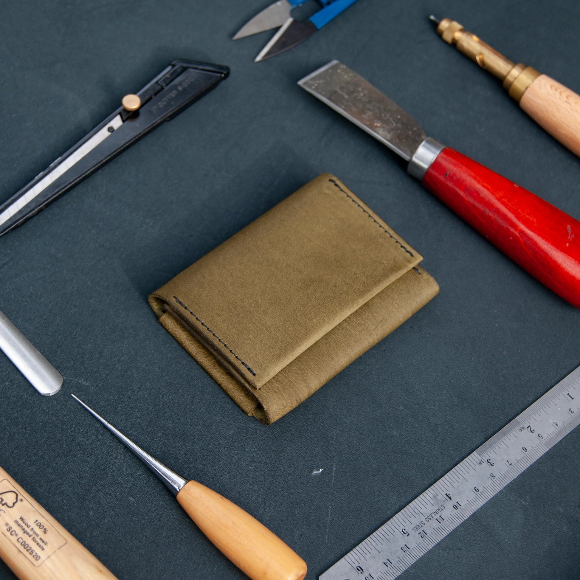Handmade Leather Magnetic Close Card Wallet - Busy Body